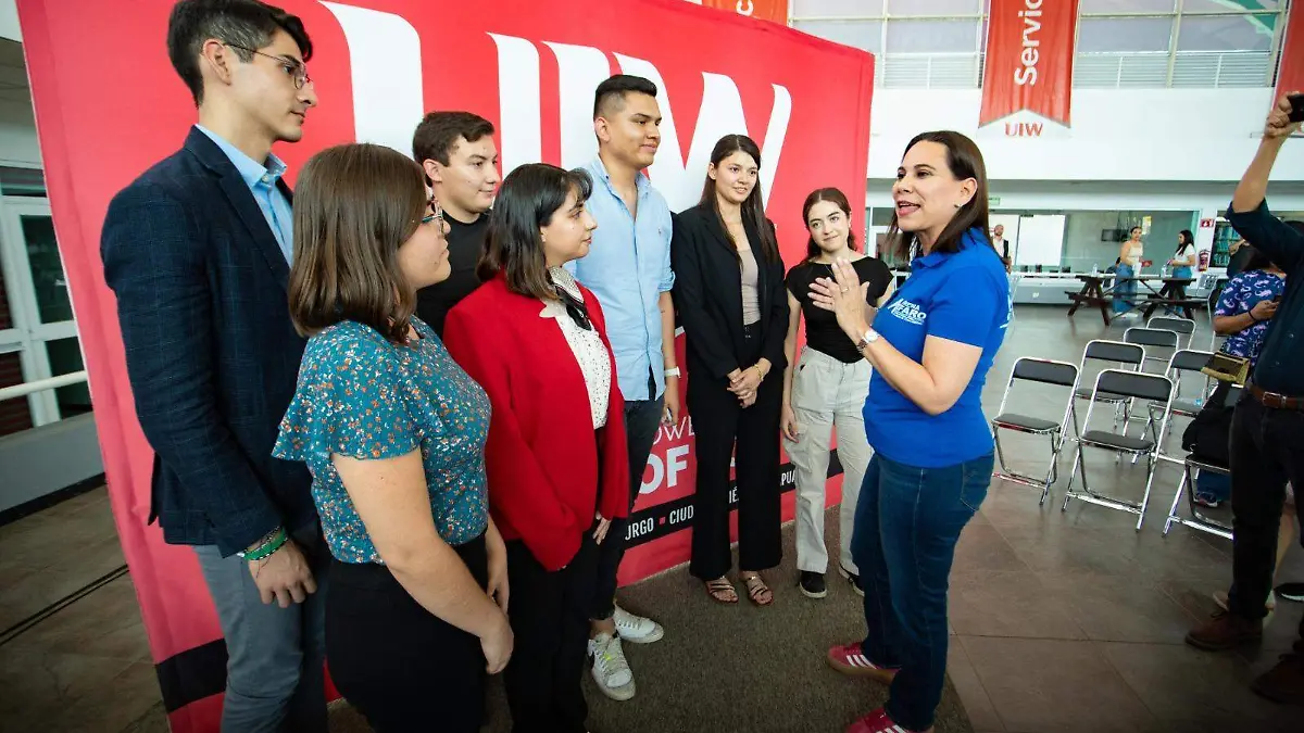 LORENA ALFARO ESCUCHA ESTUDIANTES UNIVERSITARIOS (3)